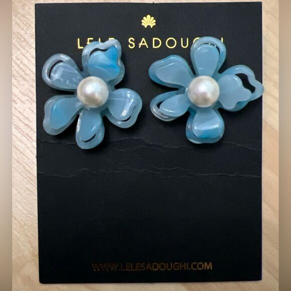 Lele Sadoughi Sky Blue Pearl Azalea Acetate Button Earrings NWOT - Picture 3 of 5